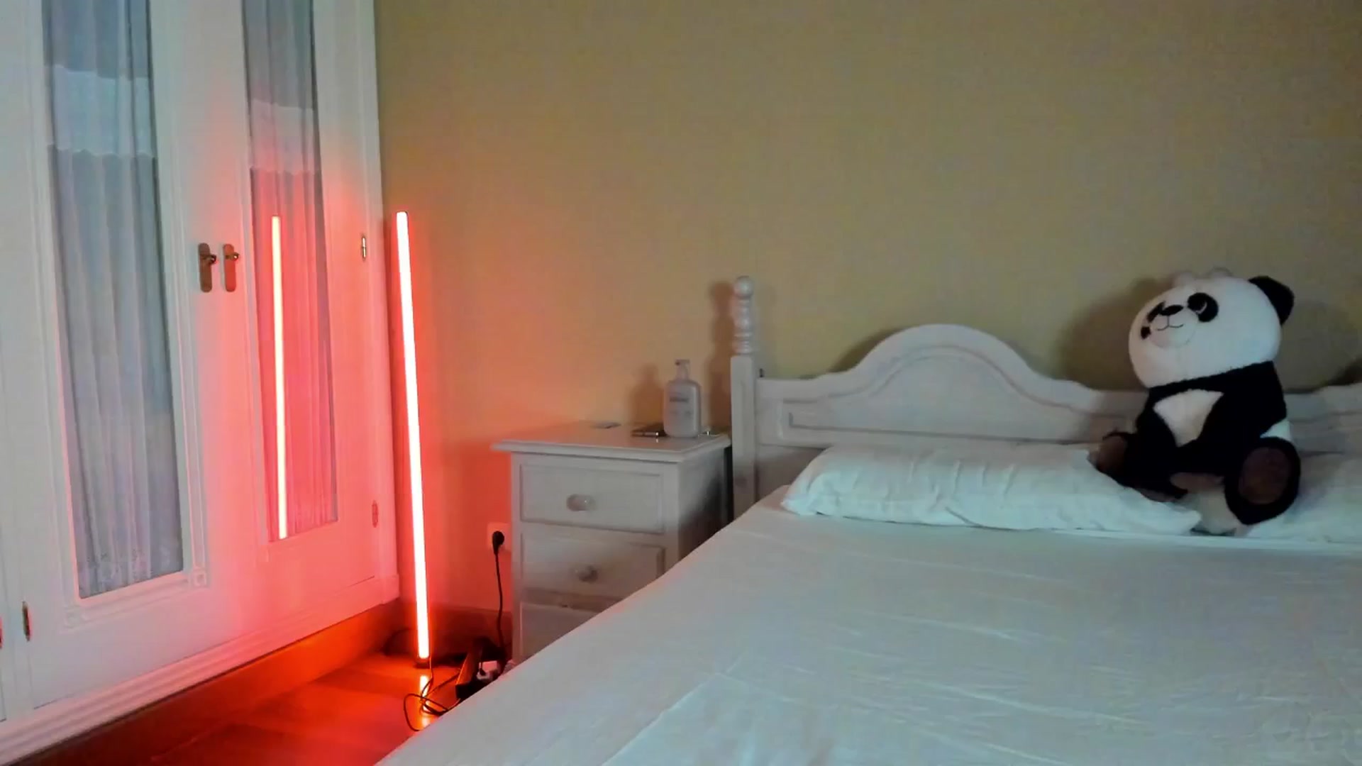 Gallery image thumbnail from Suzysuza's myfreecams stream on, 10/02/2025, 18:30 image 4 of 20