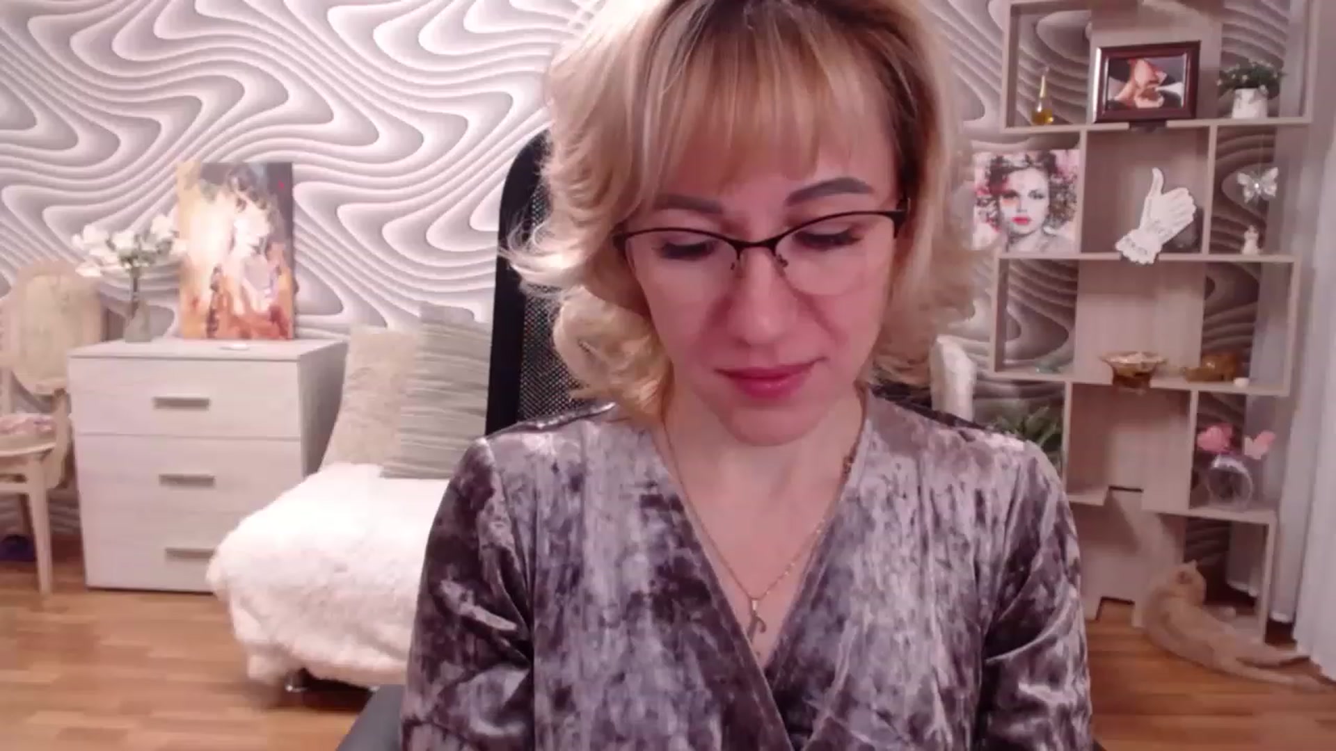 Gallery image thumbnail from SvenIsolde's myfreecams stream on, 11/16/2022, 19:32 image 8 of 20