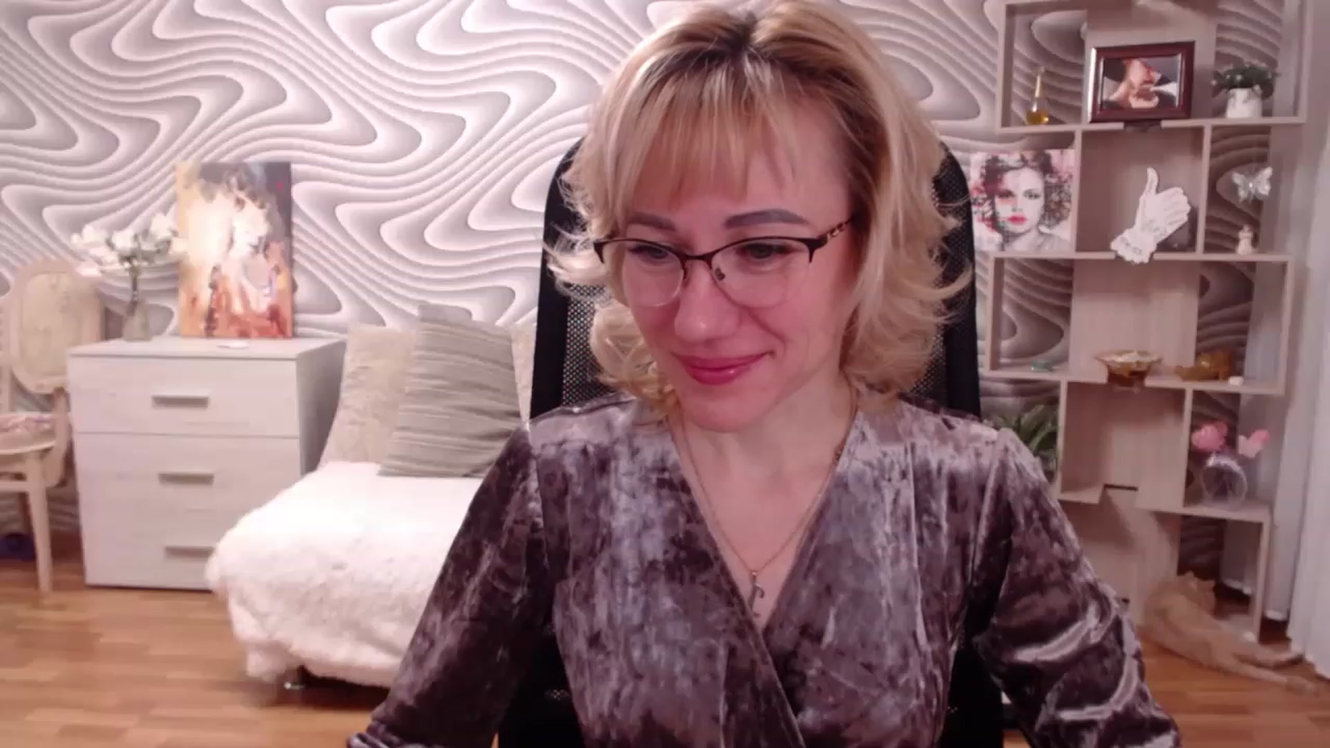 Gallery image thumbnail from SvenIsolde's myfreecams stream on, 11/16/2022, 19:32 image 3 of 20