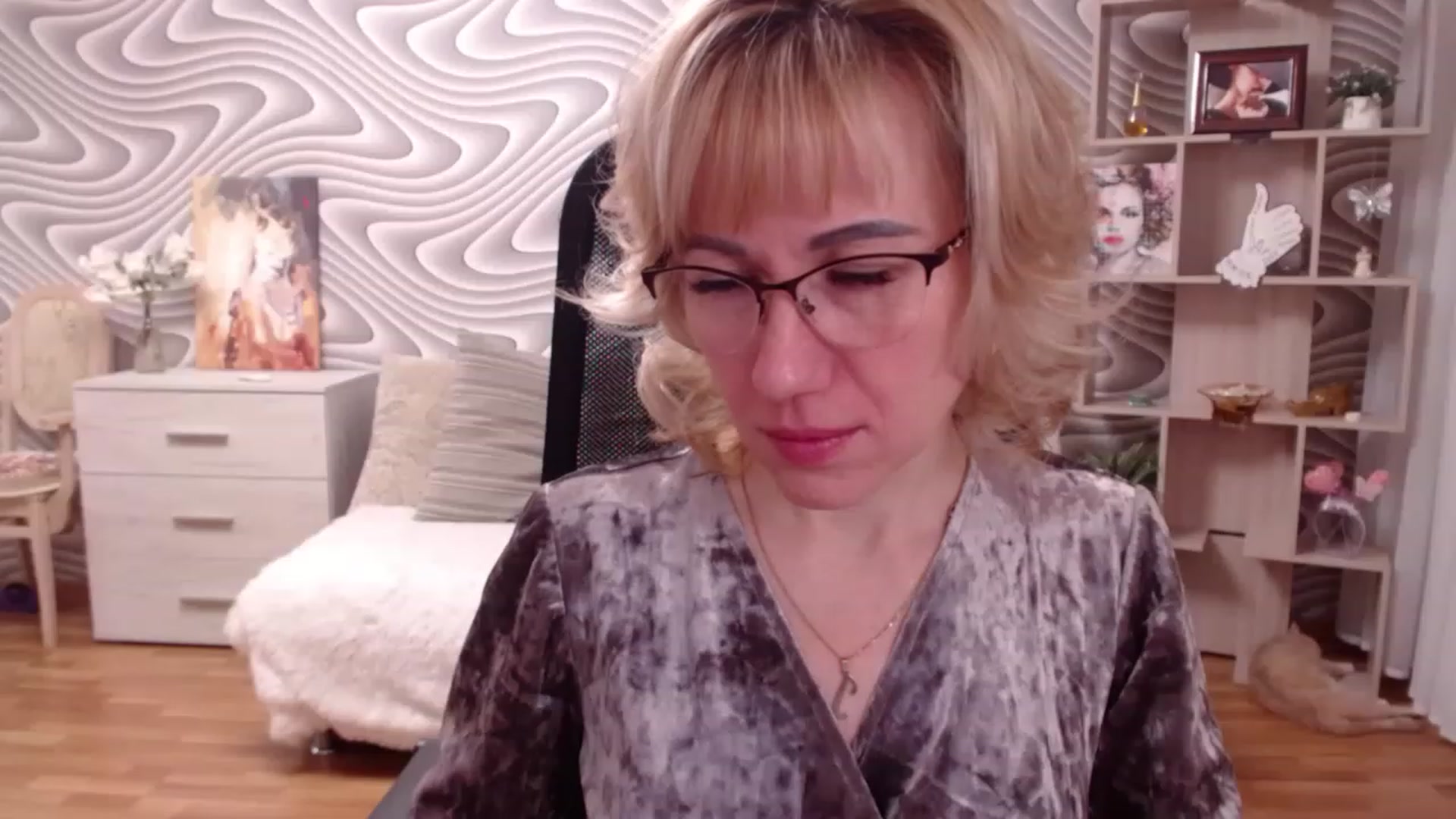 Gallery image thumbnail from SvenIsolde's myfreecams stream on, 11/16/2022, 19:32 image 12 of 20