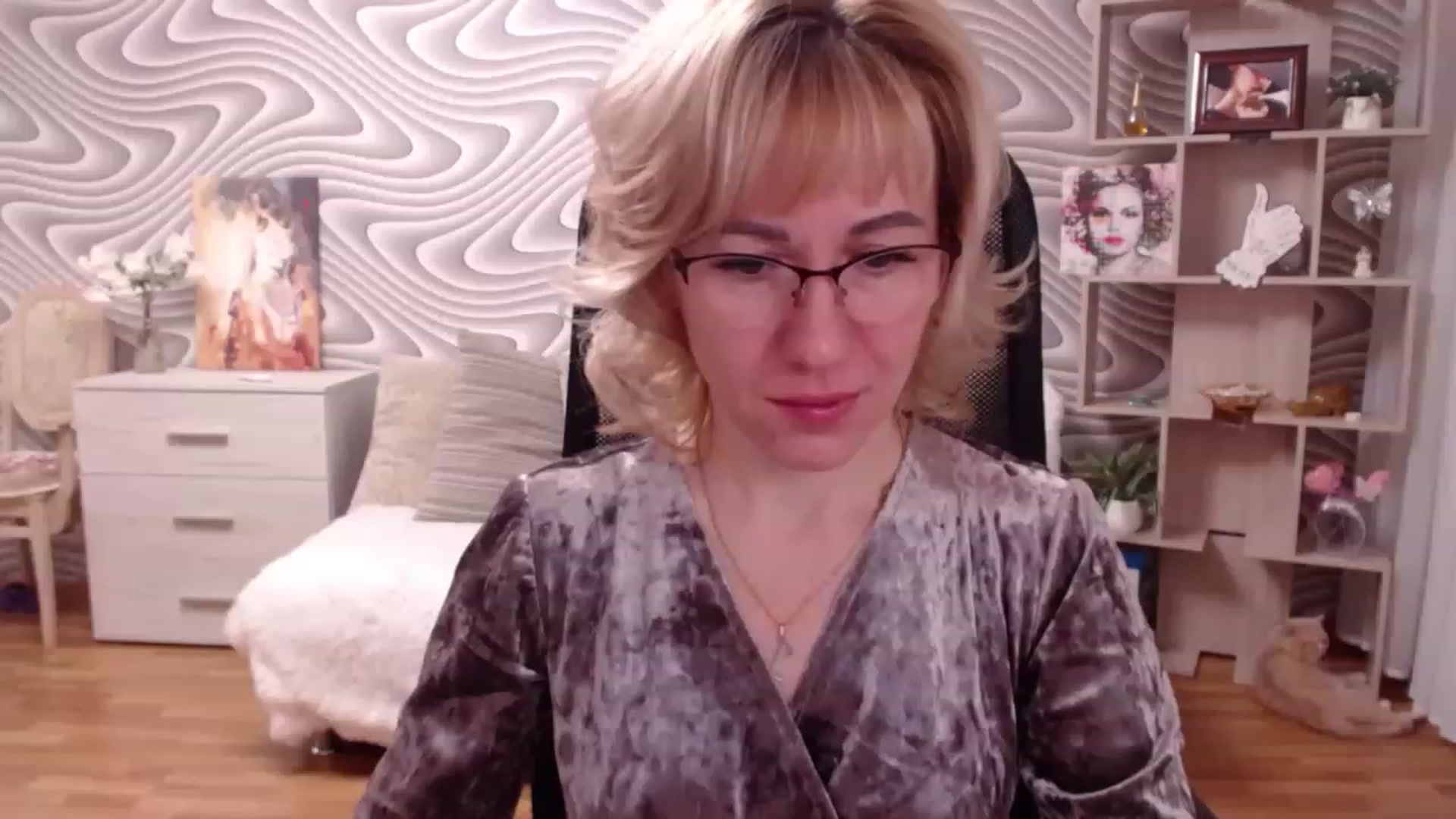 Gallery image thumbnail from SvenIsolde's myfreecams stream on, 11/16/2022, 19:32 image 18 of 20