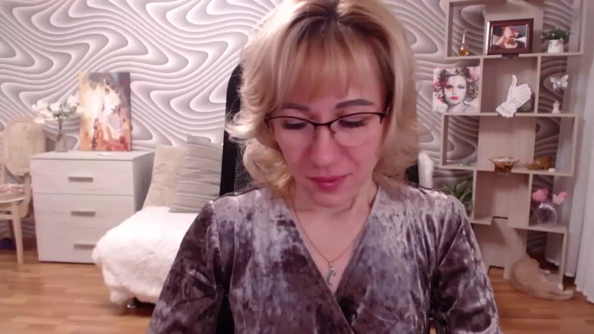 Gallery image thumbnail from SvenIsolde's myfreecams stream on, 11/16/2022, 19:32 image 13 of 20