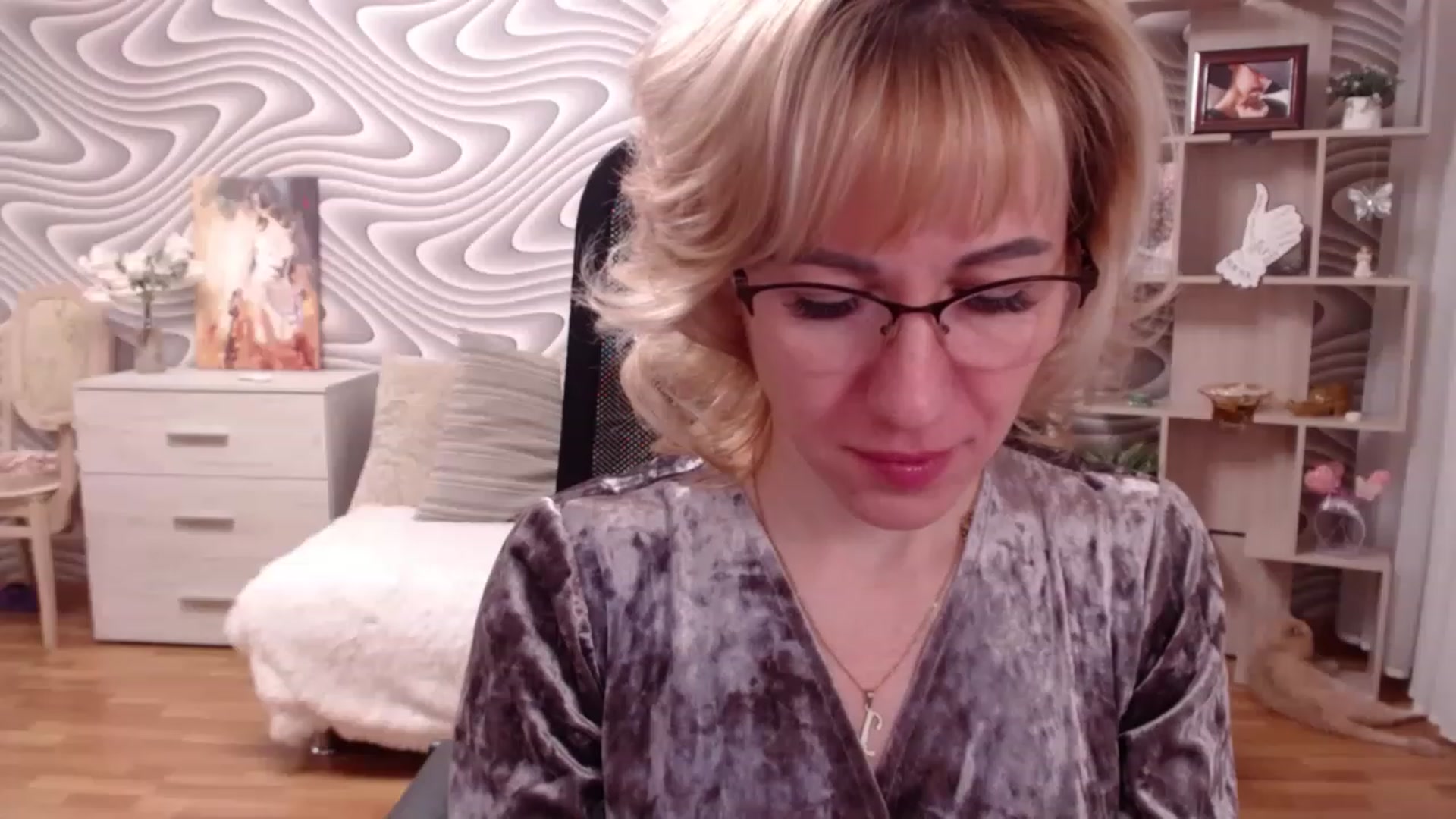 Gallery image thumbnail from SvenIsolde's myfreecams stream on, 11/16/2022, 19:32 image 6 of 20