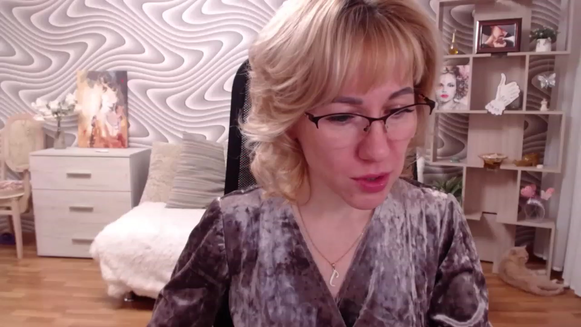 Gallery image thumbnail from SvenIsolde's myfreecams stream on, 11/16/2022, 19:32 image 19 of 20