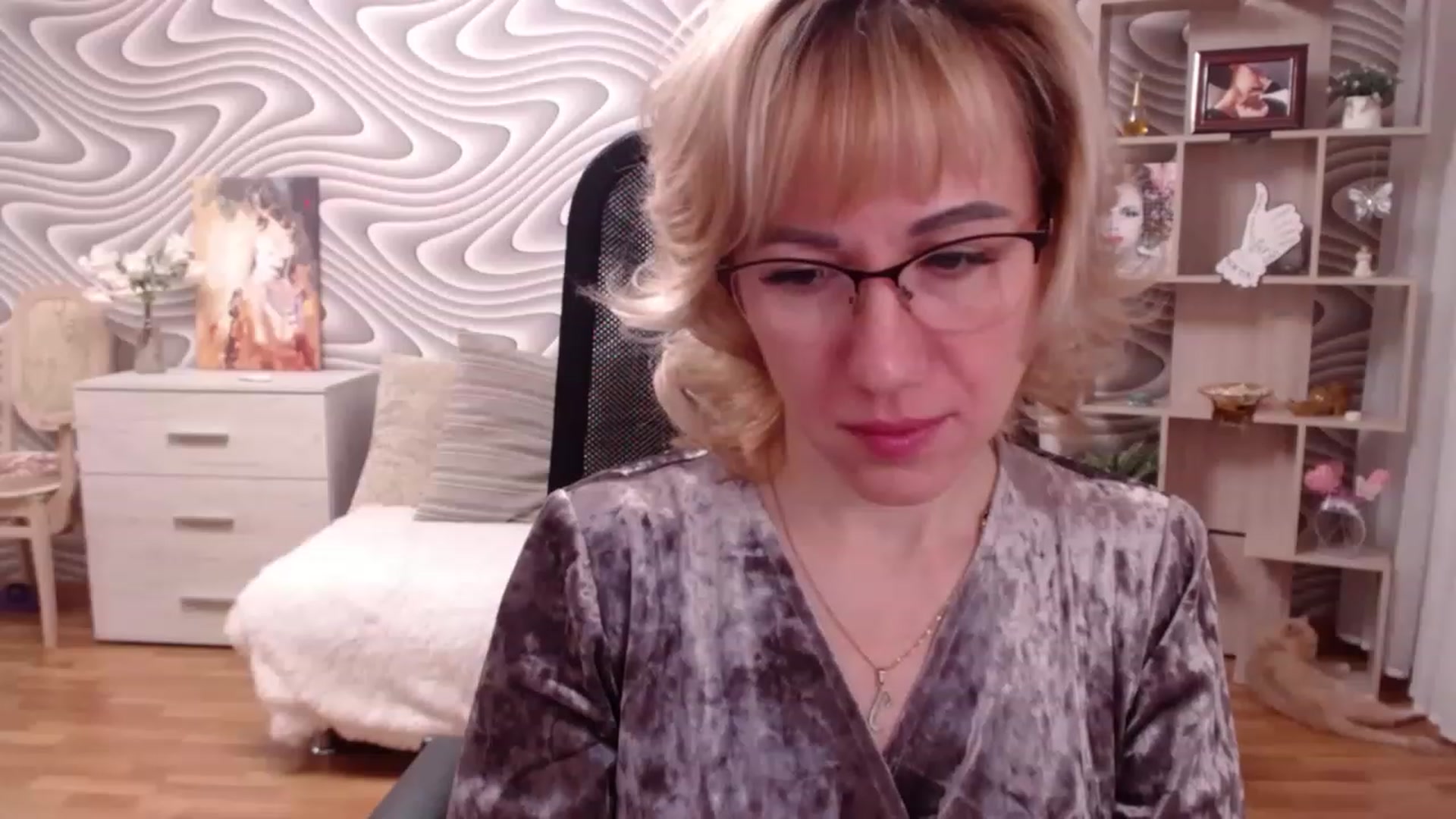 Gallery image thumbnail from SvenIsolde's myfreecams stream on, 11/16/2022, 19:32 image 10 of 20