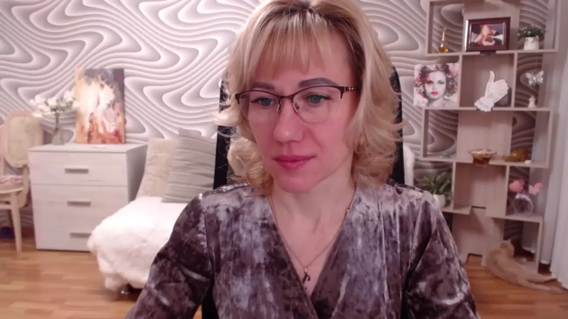 Gallery image thumbnail from SvenIsolde's myfreecams stream on, 11/16/2022, 19:32 image 9 of 20