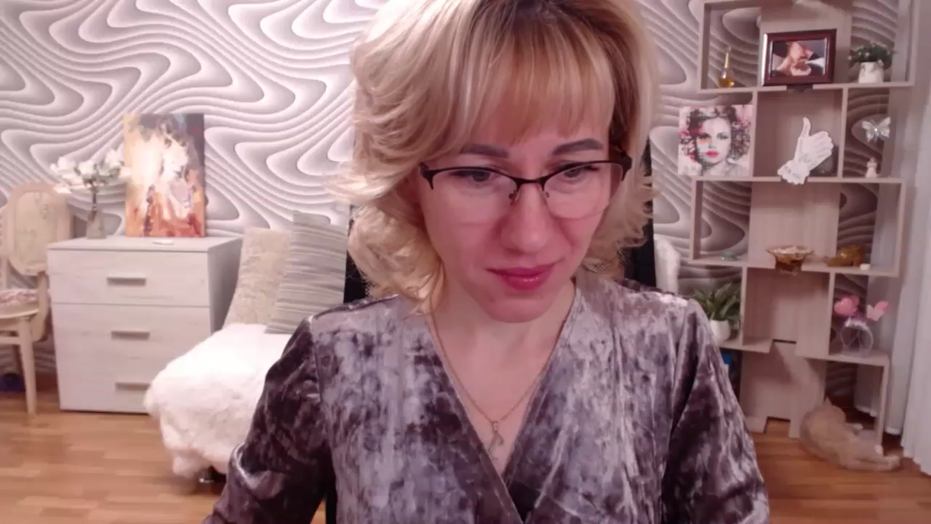 Gallery image thumbnail from SvenIsolde's myfreecams stream on, 11/16/2022, 19:32 image 14 of 20