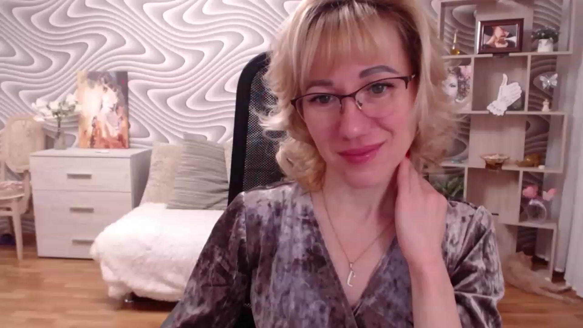 Gallery image thumbnail from SvenIsolde's myfreecams stream on, 11/16/2022, 19:32 image 1 of 20