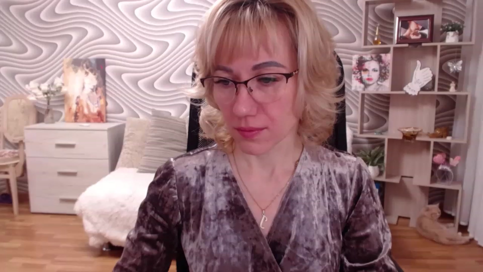 Gallery image thumbnail from SvenIsolde's myfreecams stream on, 11/16/2022, 19:32 image 17 of 20