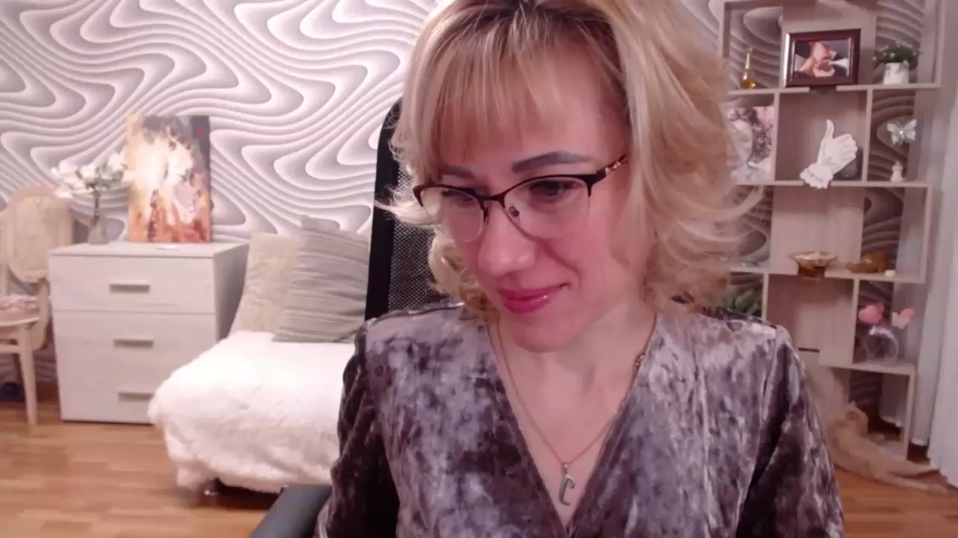 Gallery image thumbnail from SvenIsolde's myfreecams stream on, 11/16/2022, 19:32 image 7 of 20