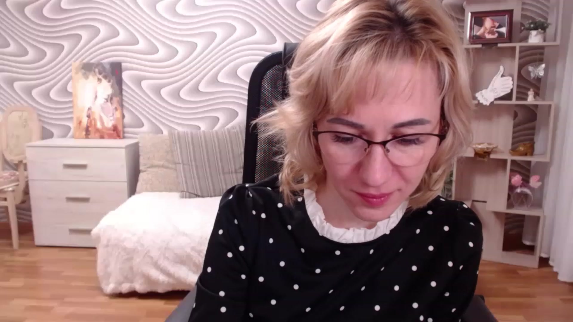 Gallery image thumbnail from SvenIsolde's myfreecams stream on, 11/26/2022, 19:31 image 3 of 20