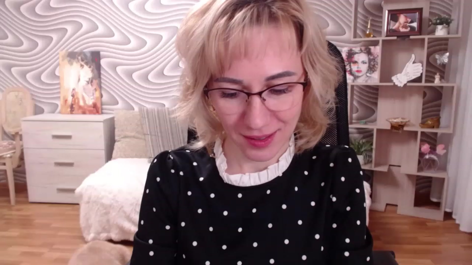 Gallery image thumbnail from SvenIsolde's myfreecams stream on, 11/26/2022, 19:31 image 11 of 20
