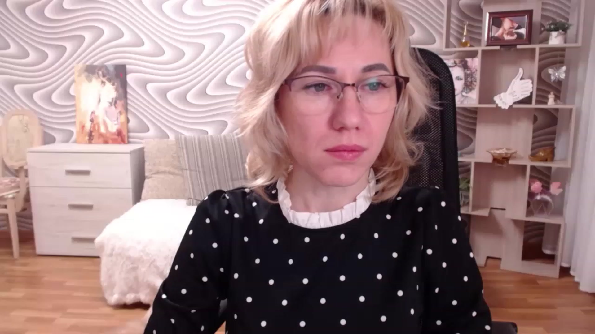 Gallery image thumbnail from SvenIsolde's myfreecams stream on, 11/26/2022, 19:31 image 15 of 20