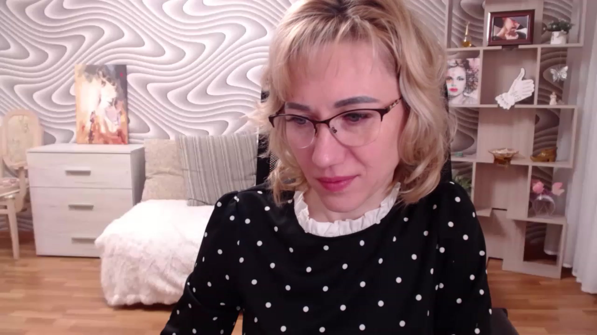 Gallery image thumbnail from SvenIsolde's myfreecams stream on, 11/26/2022, 19:31 image 2 of 20