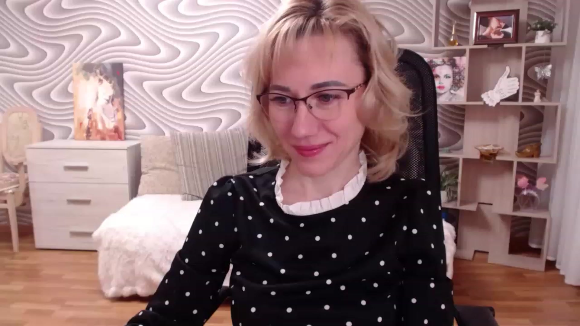 Gallery image thumbnail from SvenIsolde's myfreecams stream on, 11/26/2022, 19:31 image 8 of 20