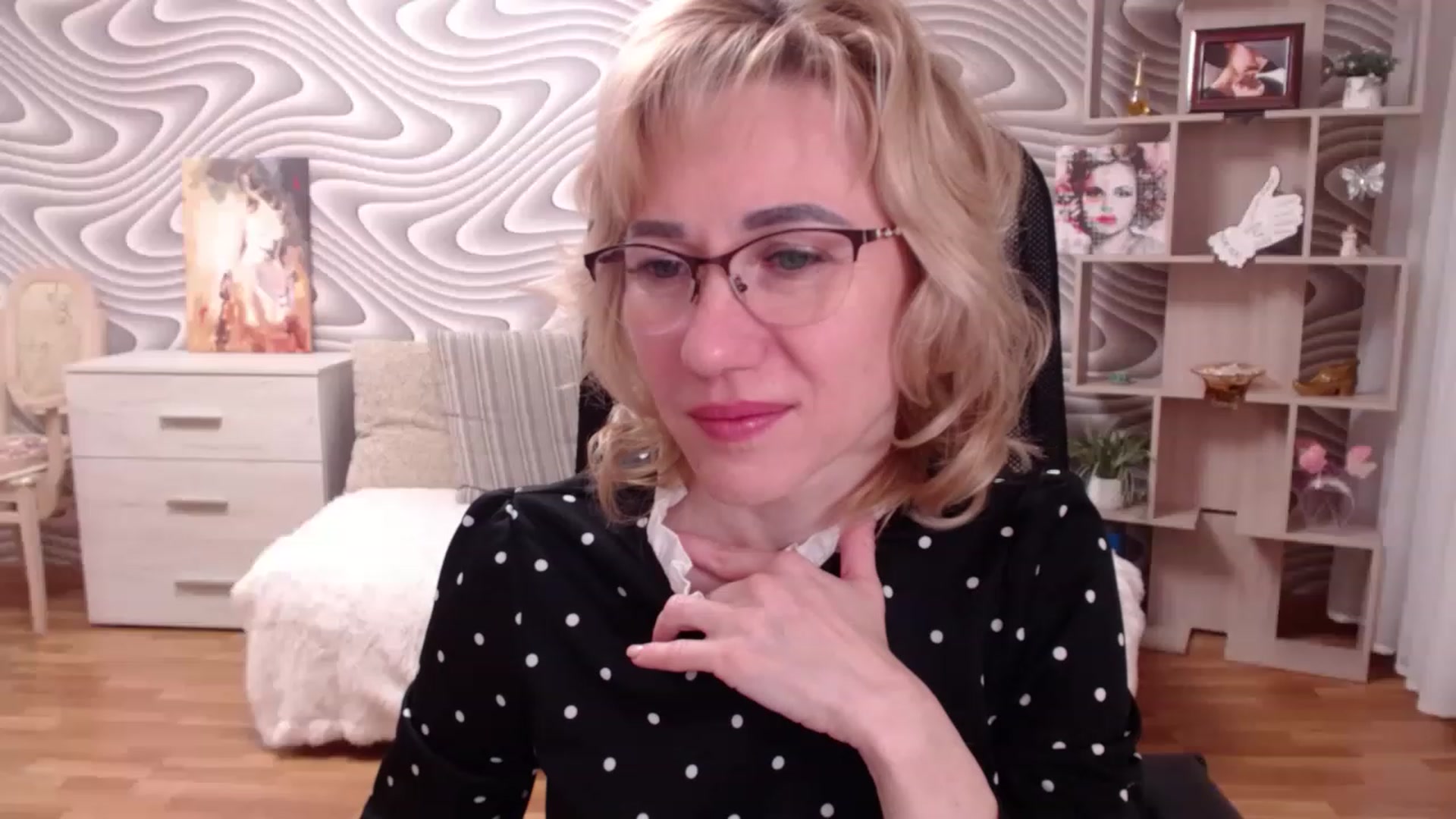 Gallery image thumbnail from SvenIsolde's myfreecams stream on, 11/26/2022, 19:31 image 1 of 20