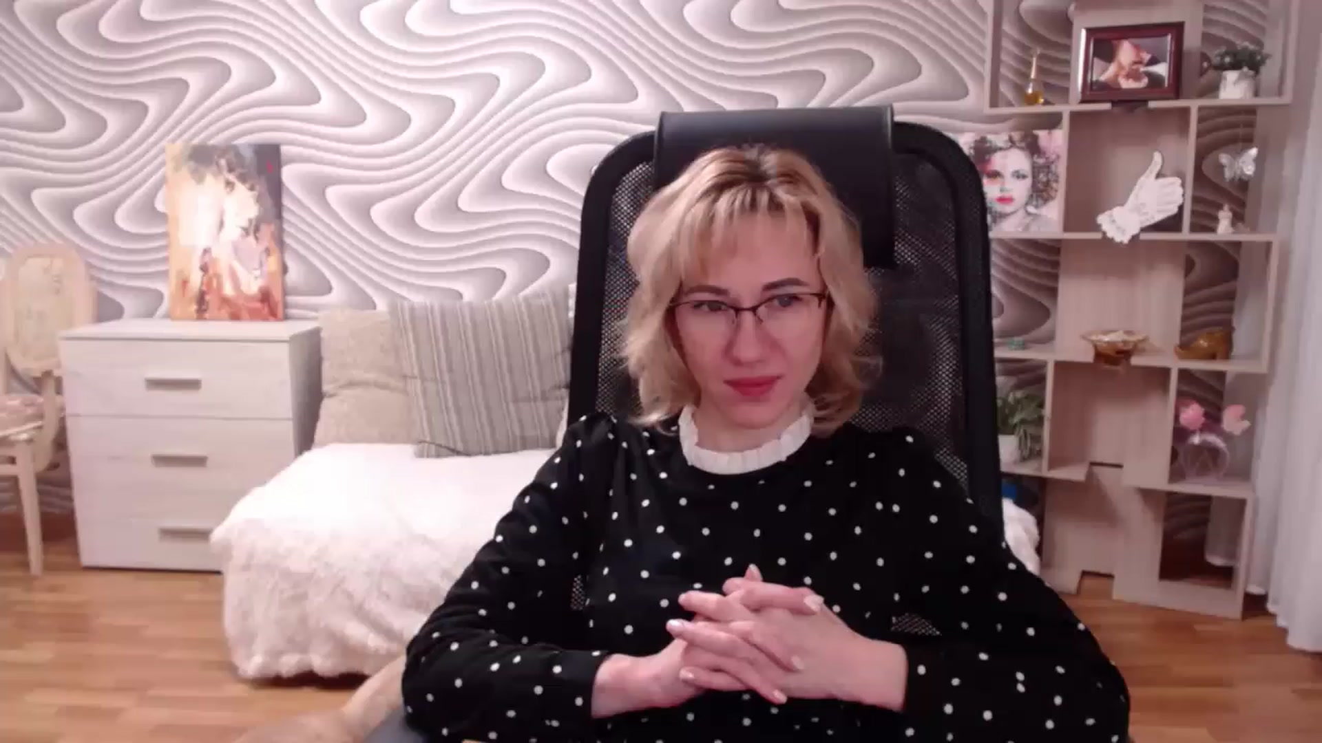Gallery image thumbnail from SvenIsolde's myfreecams stream on, 11/26/2022, 19:31 image 14 of 20