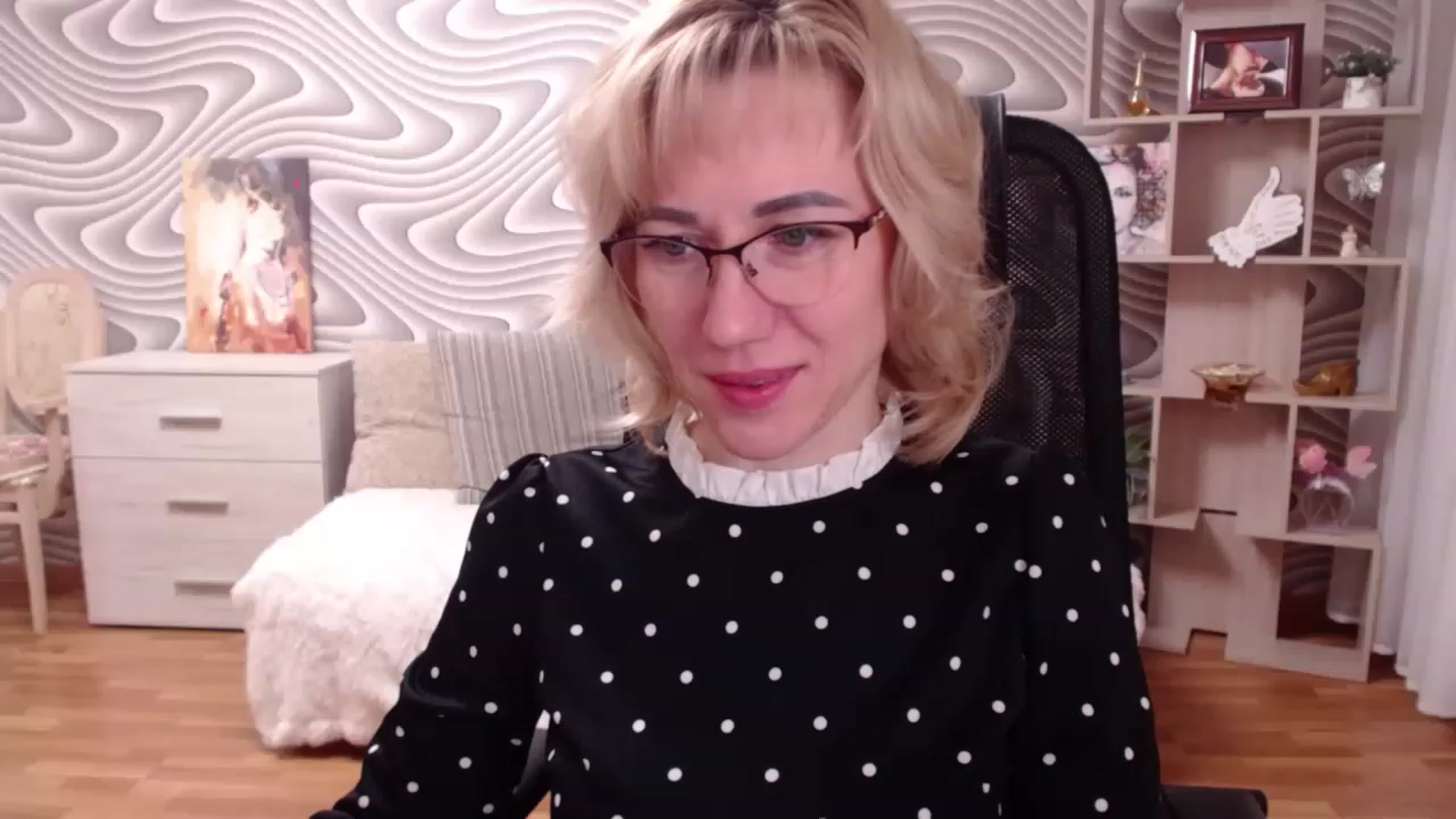 Gallery image thumbnail from SvenIsolde's myfreecams stream on, 11/26/2022, 19:31 image 16 of 20