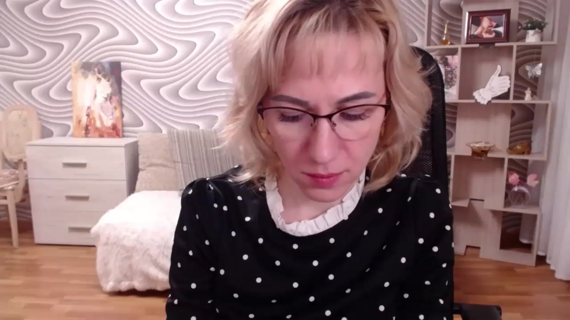 Gallery image thumbnail from SvenIsolde's myfreecams stream on, 11/26/2022, 19:31 image 20 of 20