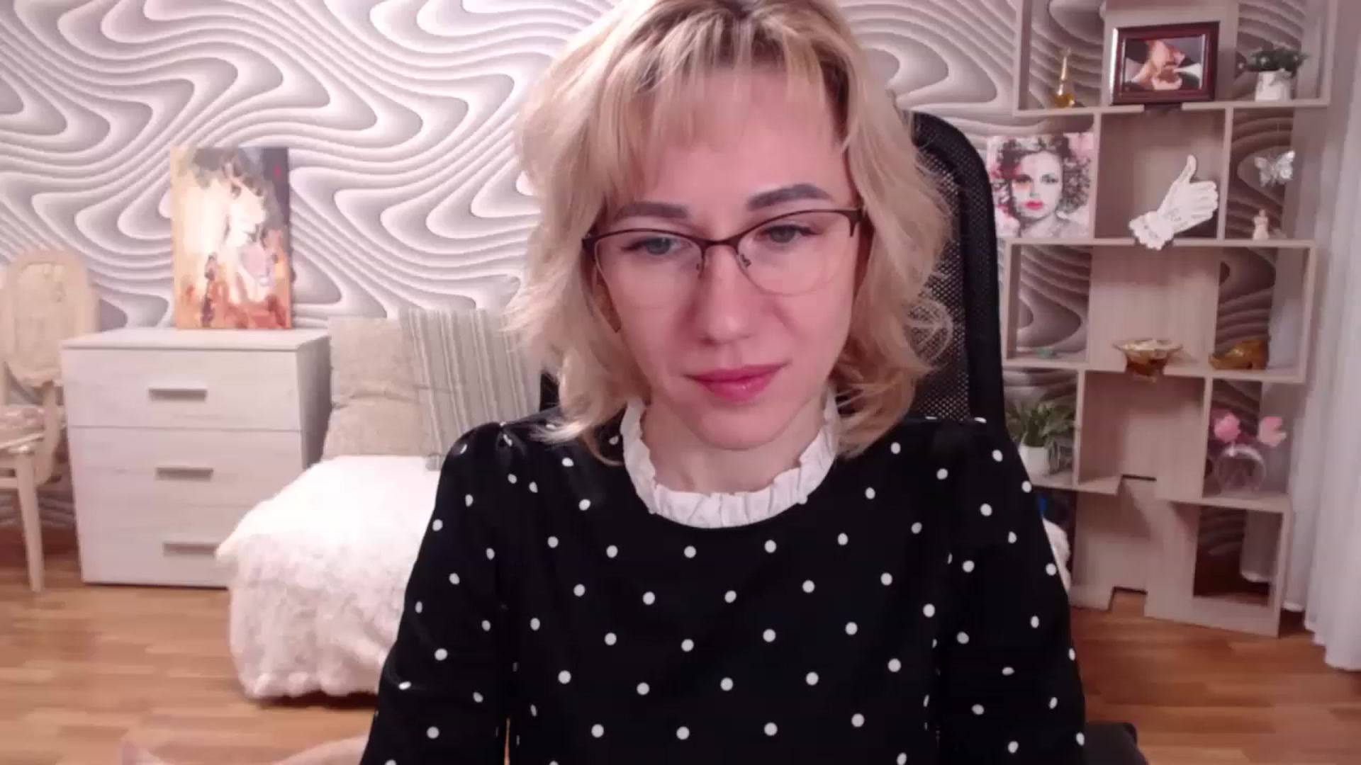 Gallery image thumbnail from SvenIsolde's myfreecams stream on, 11/26/2022, 19:31 image 12 of 20
