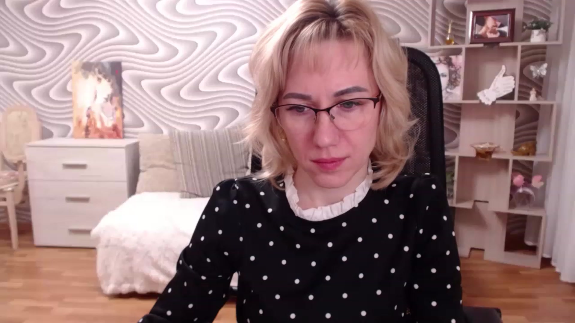 Gallery image thumbnail from SvenIsolde's myfreecams stream on, 11/26/2022, 19:31 image 18 of 20
