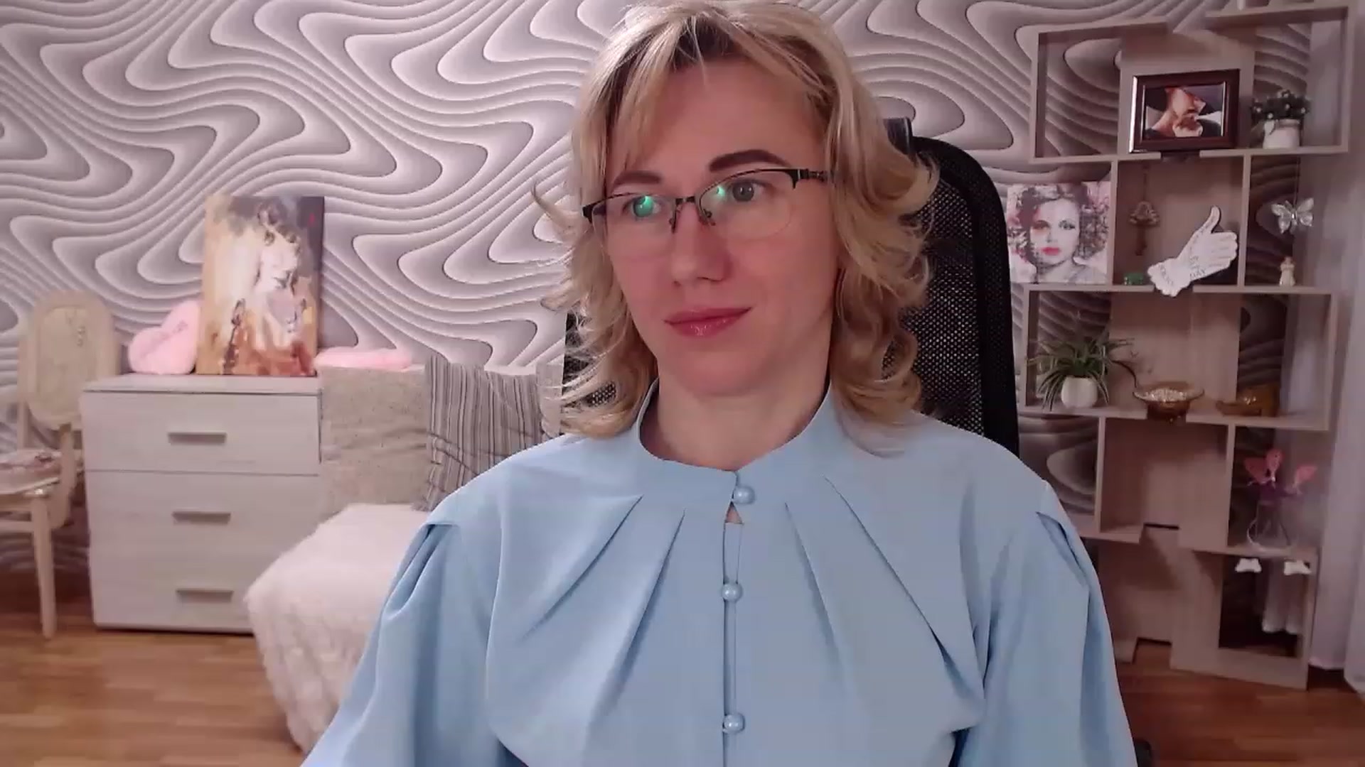 Gallery image thumbnail from SvenIsolde's myfreecams stream on, 04/21/2023, 18:31 image 17 of 20
