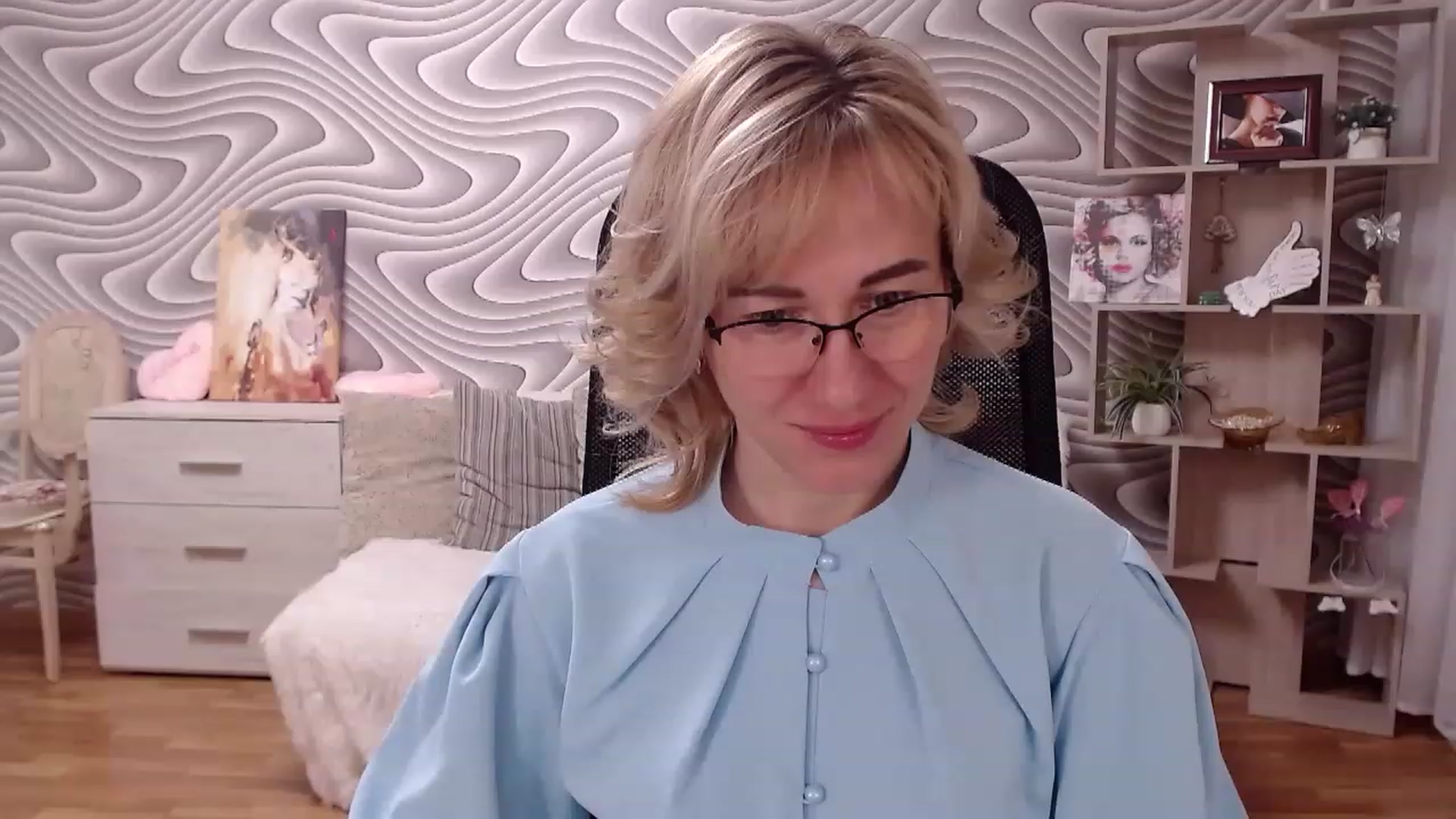 Gallery image thumbnail from SvenIsolde's myfreecams stream on, 04/21/2023, 18:31 image 20 of 20