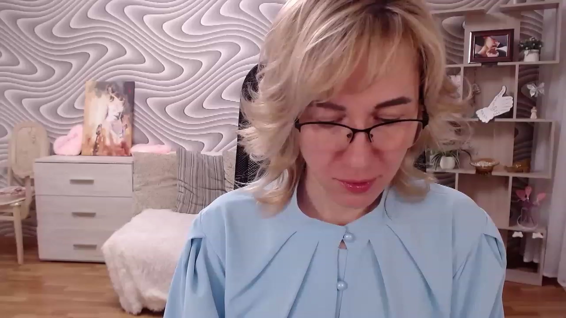 Gallery image thumbnail from SvenIsolde's myfreecams stream on, 04/21/2023, 18:31 image 2 of 20