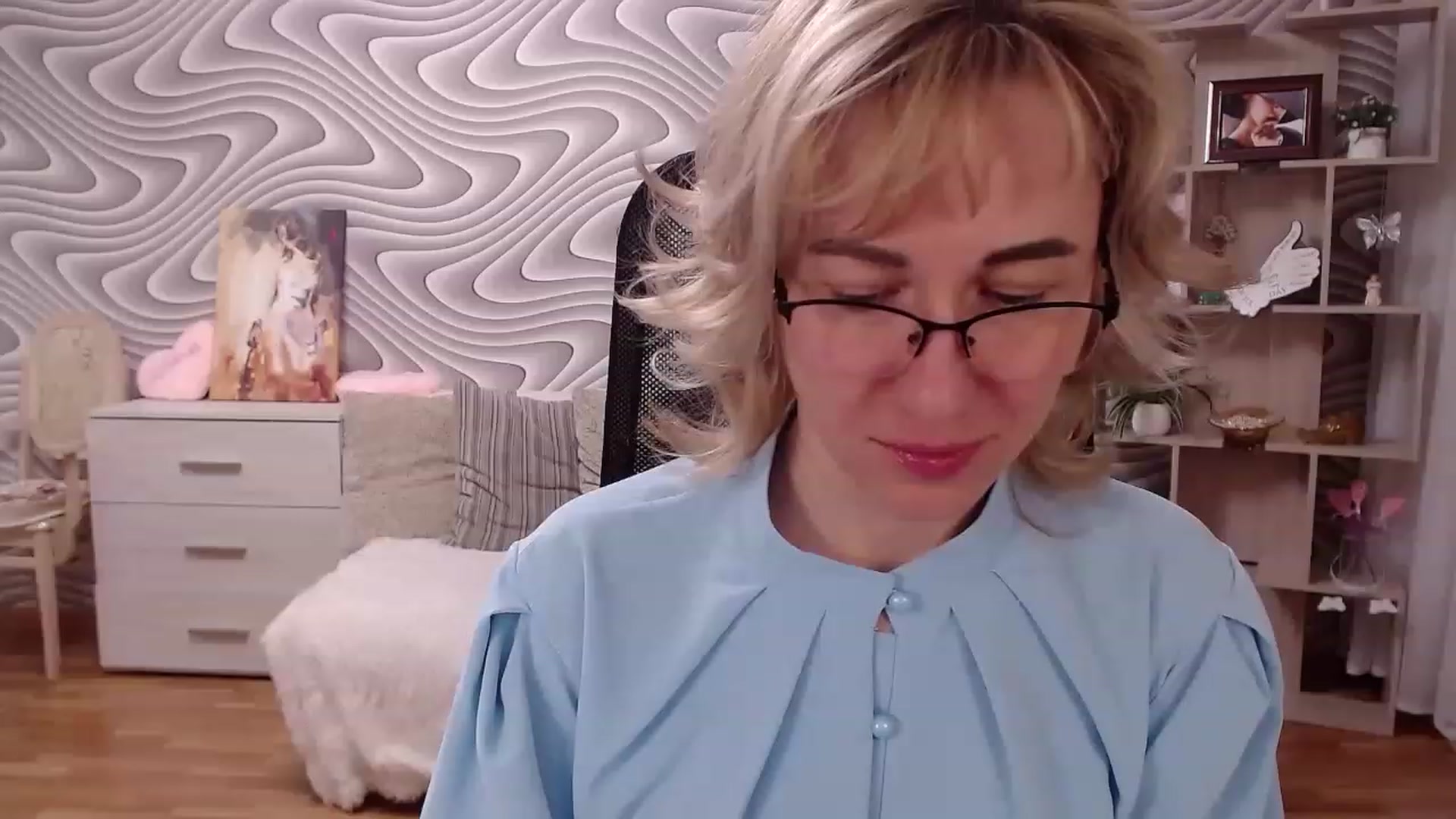 Gallery image thumbnail from SvenIsolde's myfreecams stream on, 04/21/2023, 18:31 image 12 of 20