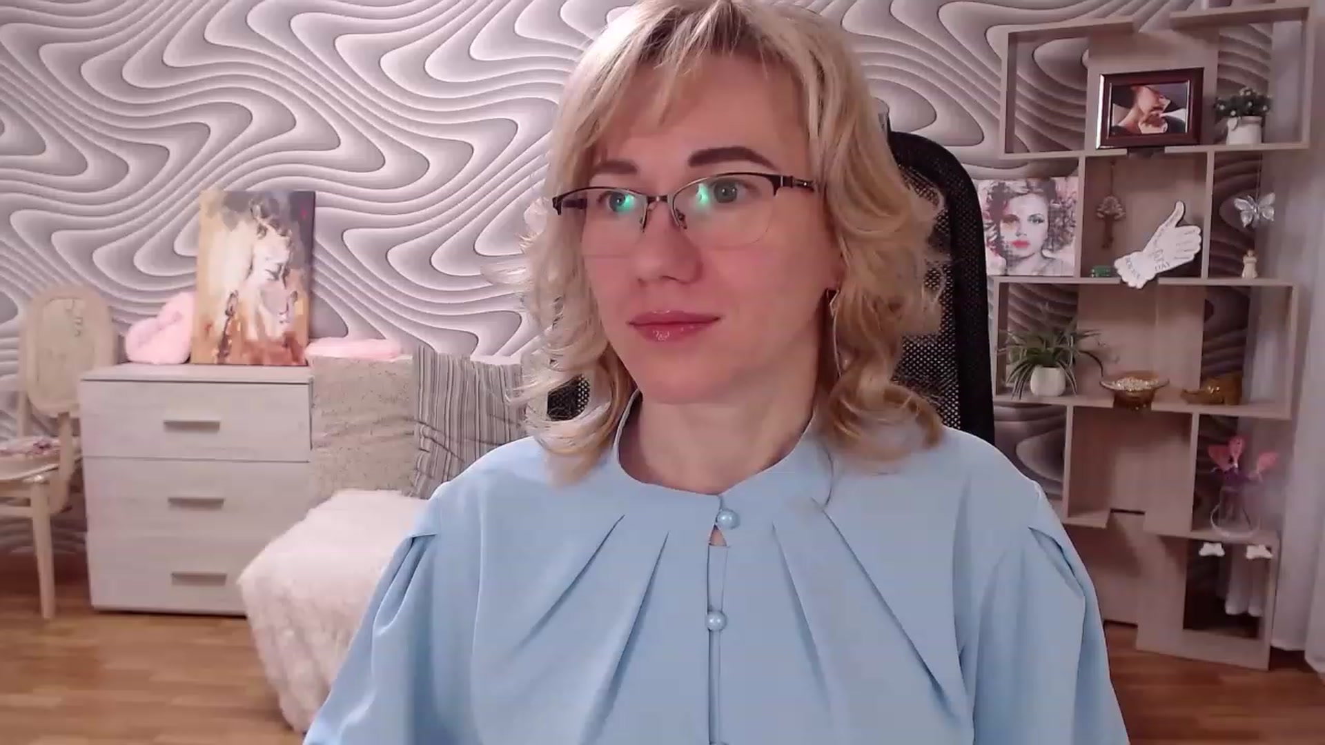 Gallery image thumbnail from SvenIsolde's myfreecams stream on, 04/21/2023, 18:31 image 1 of 20