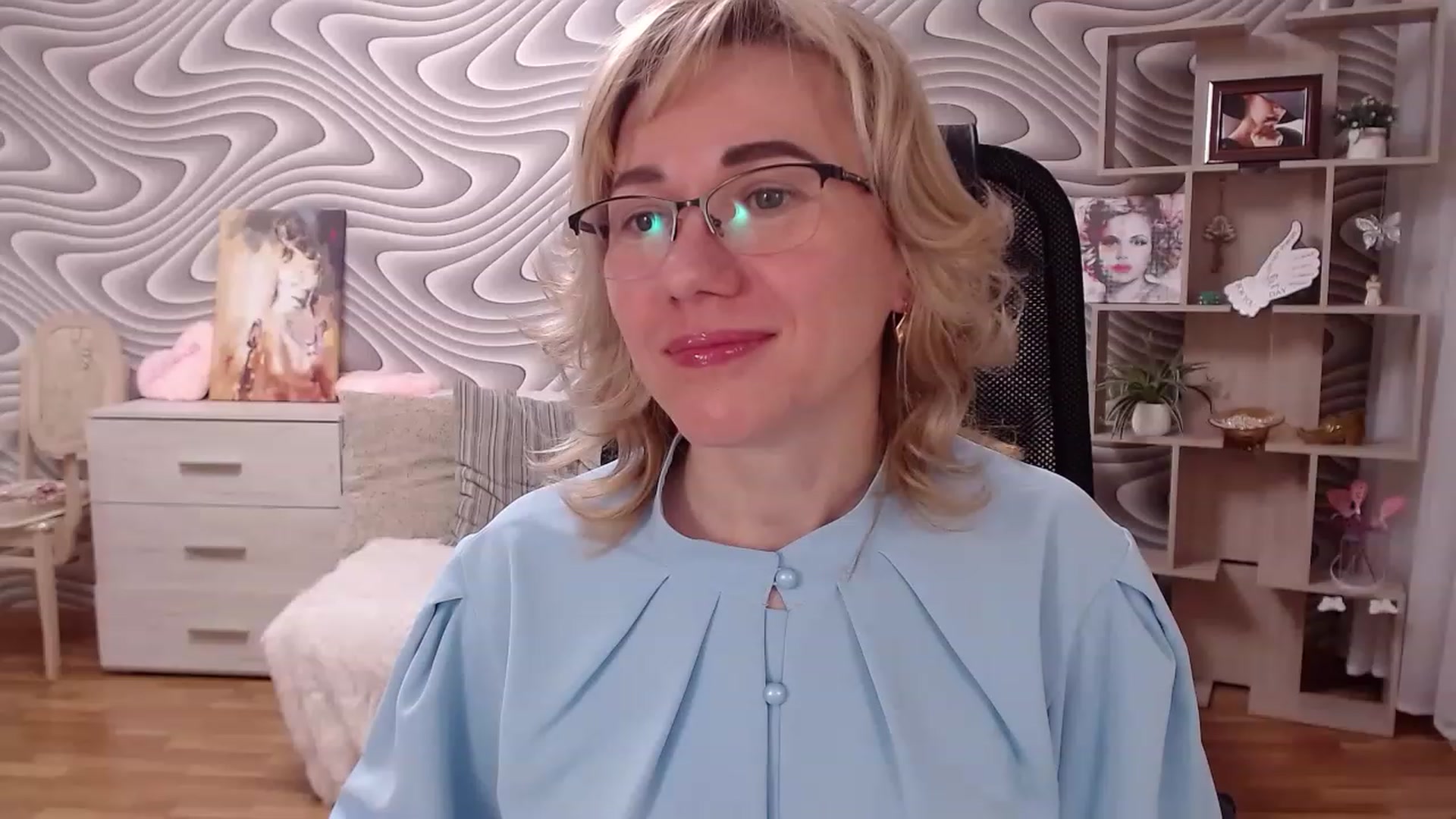 Gallery image thumbnail from SvenIsolde's myfreecams stream on, 04/21/2023, 18:31 image 3 of 20