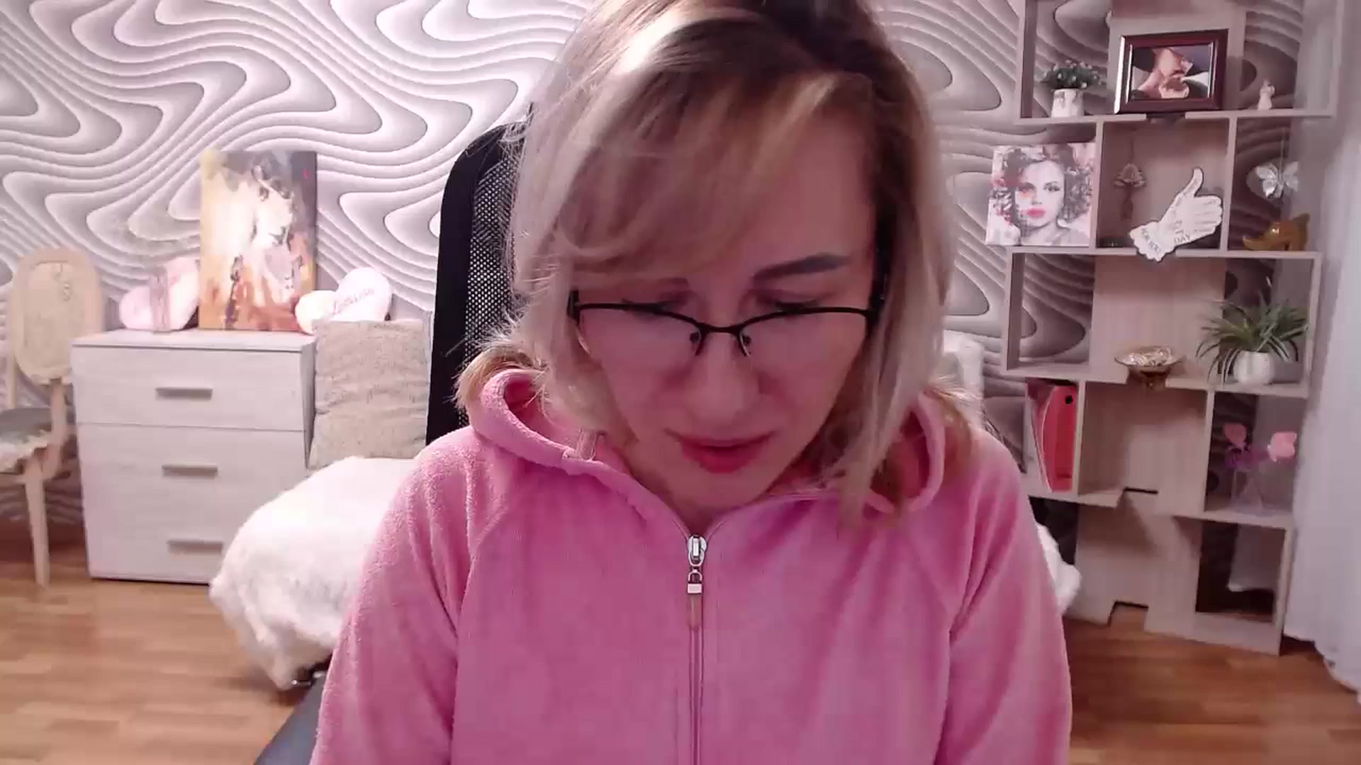 Gallery image thumbnail from SvenIsolde's myfreecams stream on, 07/16/2023, 09:55 image 12 of 20