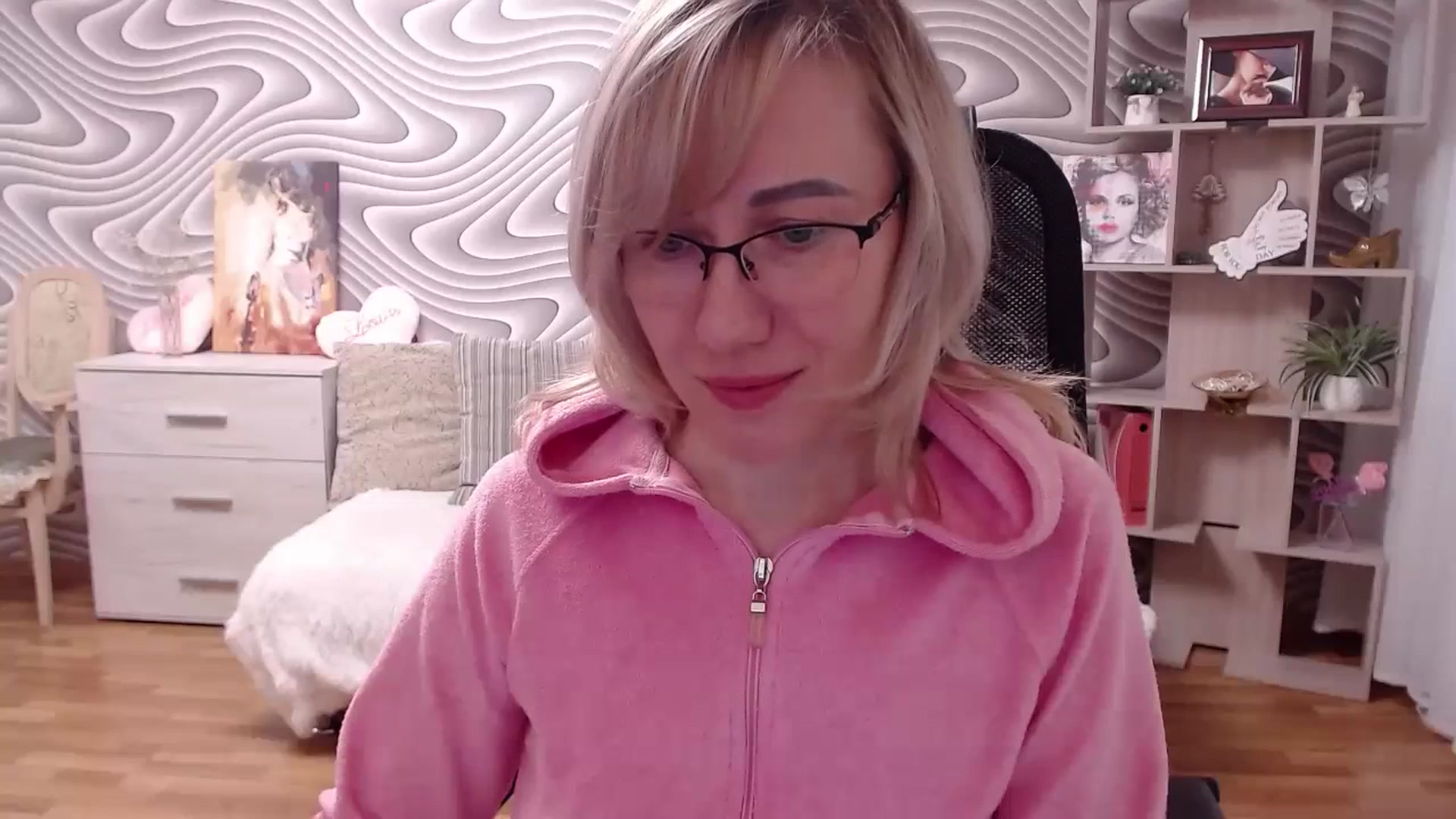 Gallery image thumbnail from SvenIsolde's myfreecams stream on, 07/16/2023, 09:55 image 2 of 20