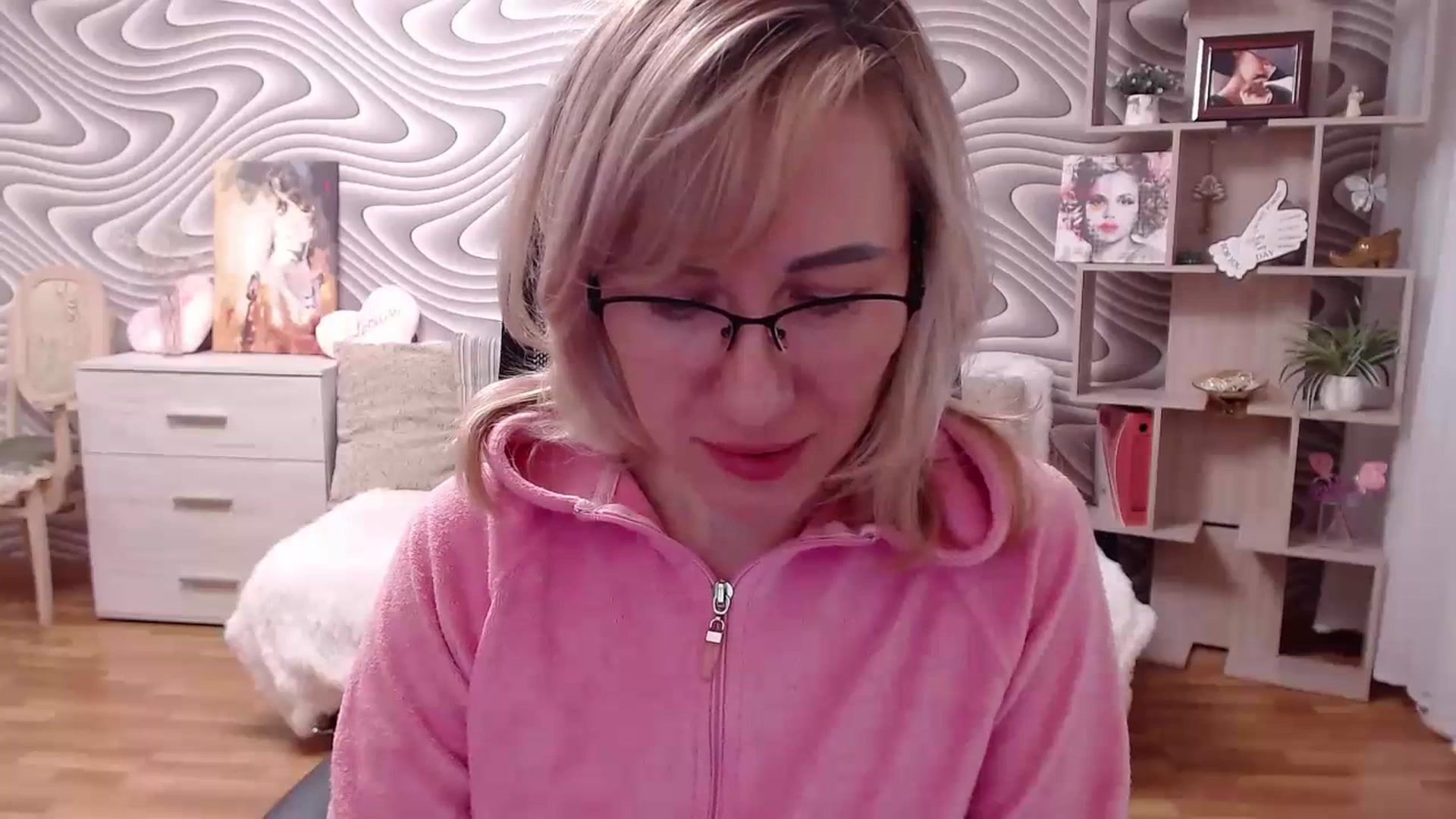 Gallery image thumbnail from SvenIsolde's myfreecams stream on, 07/16/2023, 09:55 image 9 of 20