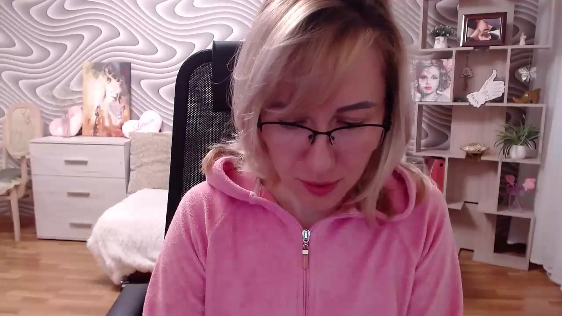 Gallery image thumbnail from SvenIsolde's myfreecams stream on, 07/16/2023, 09:55 image 15 of 20