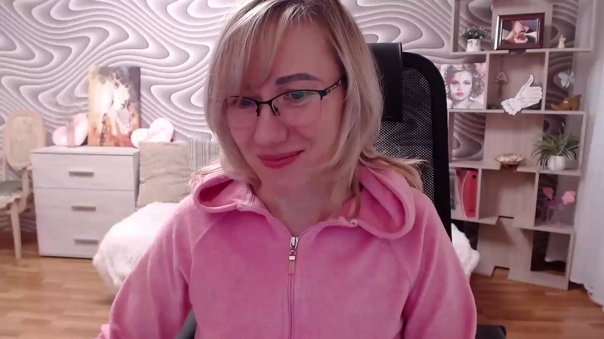 Gallery image thumbnail from SvenIsolde's myfreecams stream on, 07/16/2023, 09:55 image 5 of 20