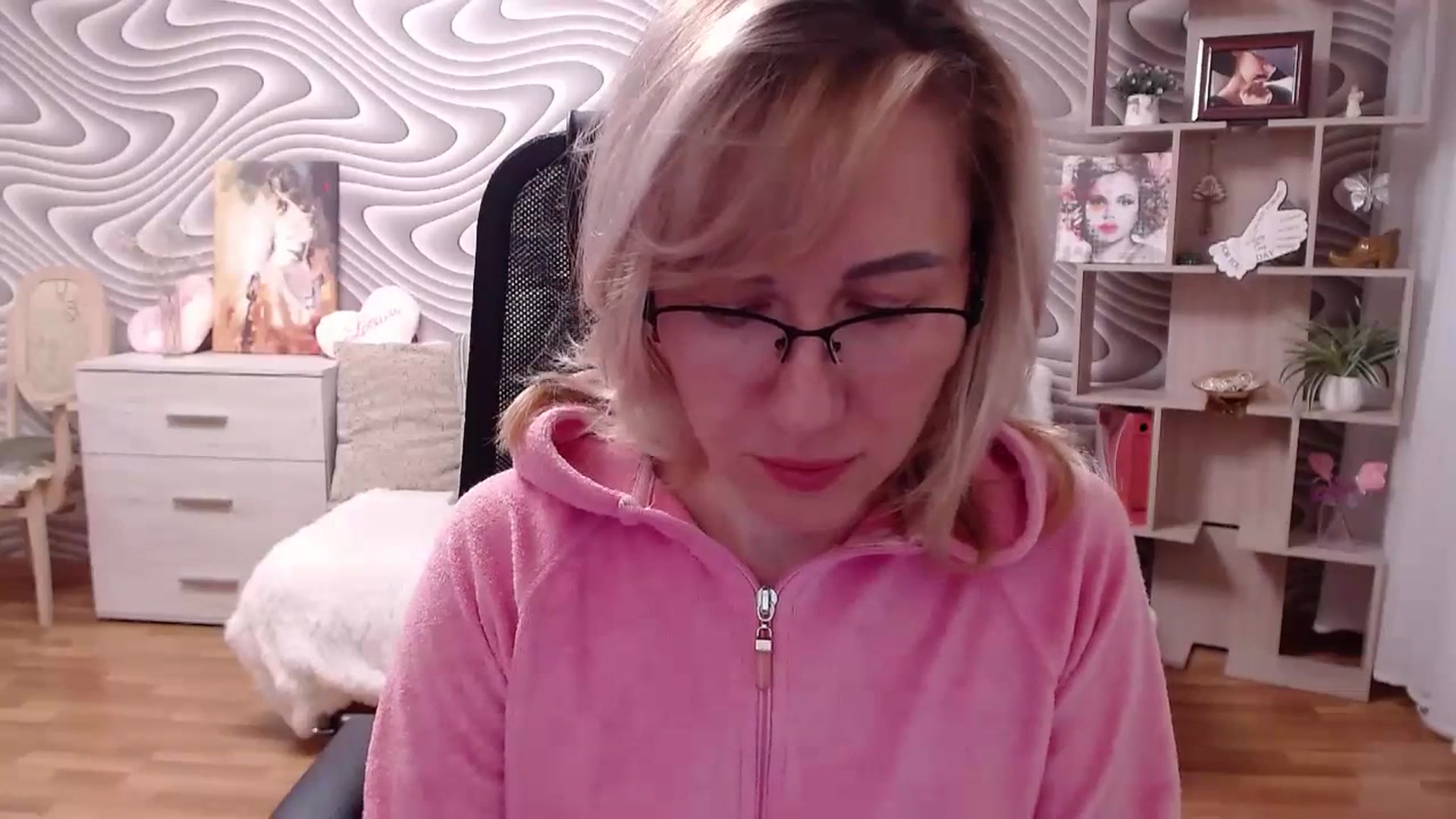 Gallery image thumbnail from SvenIsolde's myfreecams stream on, 07/16/2023, 09:55 image 13 of 20