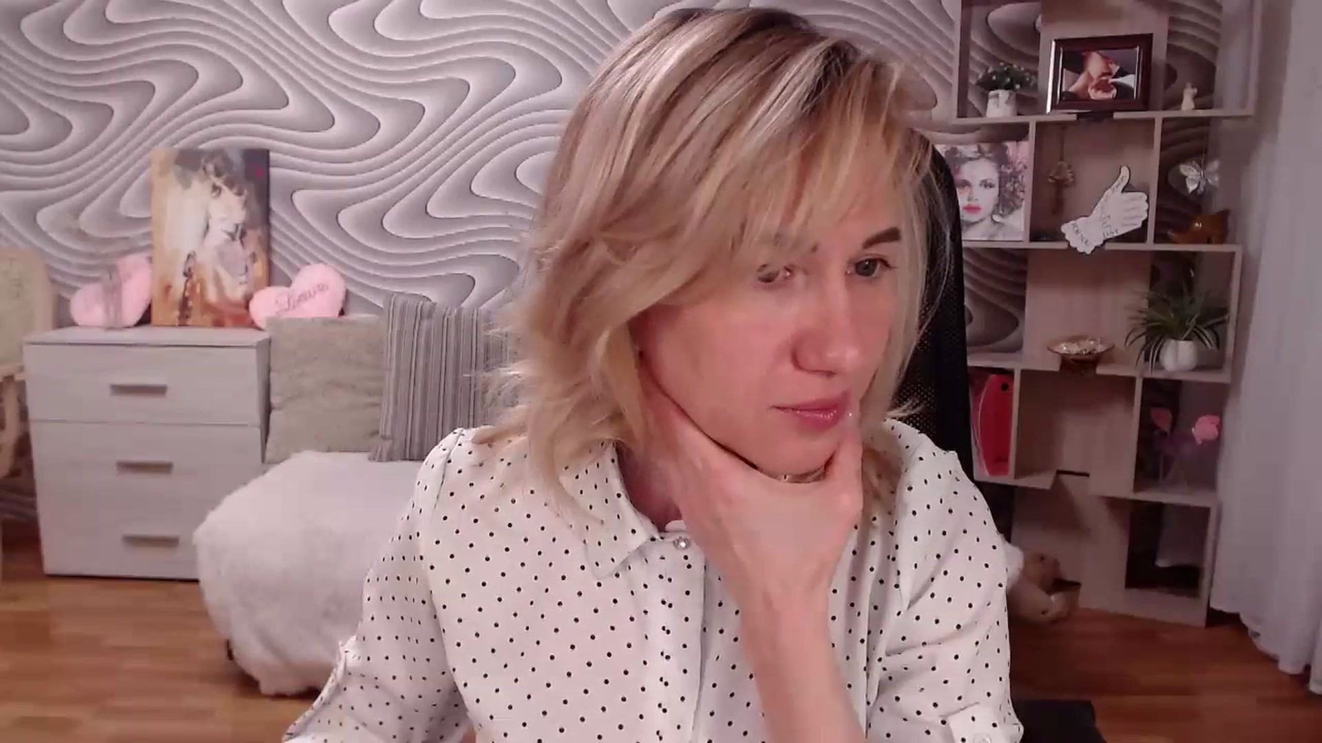 Gallery image thumbnail from SvenIsolde's myfreecams stream on, 07/17/2023, 17:30 image 4 of 20
