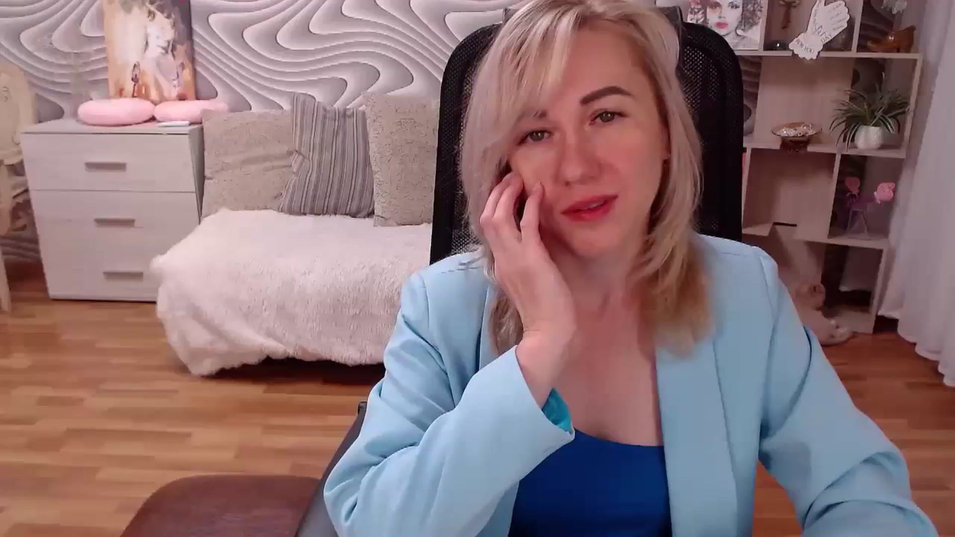 Gallery image thumbnail from SvenIsolde's myfreecams stream on, 08/20/2023, 20:03 image 1 of 20