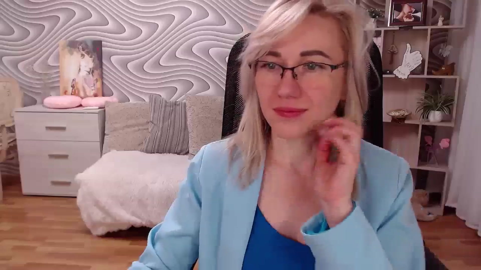 Gallery image thumbnail from SvenIsolde's myfreecams stream on, 08/20/2023, 20:03 image 13 of 20