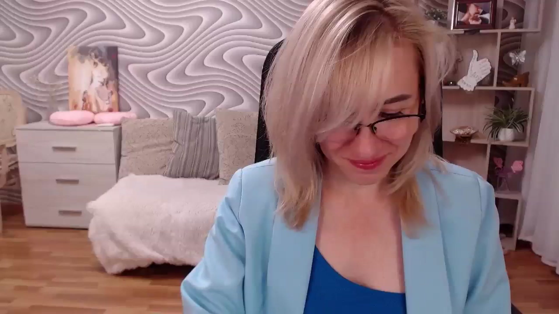 Gallery image thumbnail from SvenIsolde's myfreecams stream on, 08/20/2023, 20:03 image 12 of 20