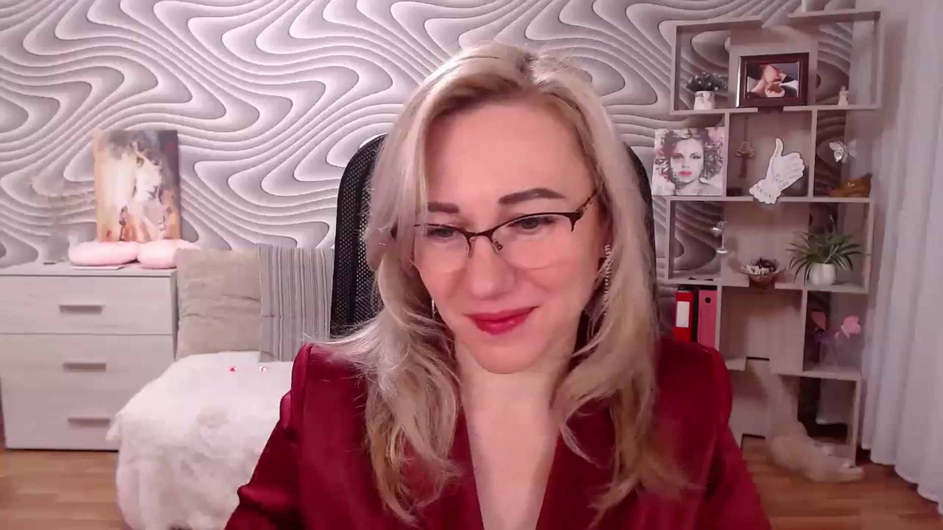 Gallery image thumbnail from SvenIsolde's myfreecams stream on, 12/25/2023, 17:07 image 8 of 20