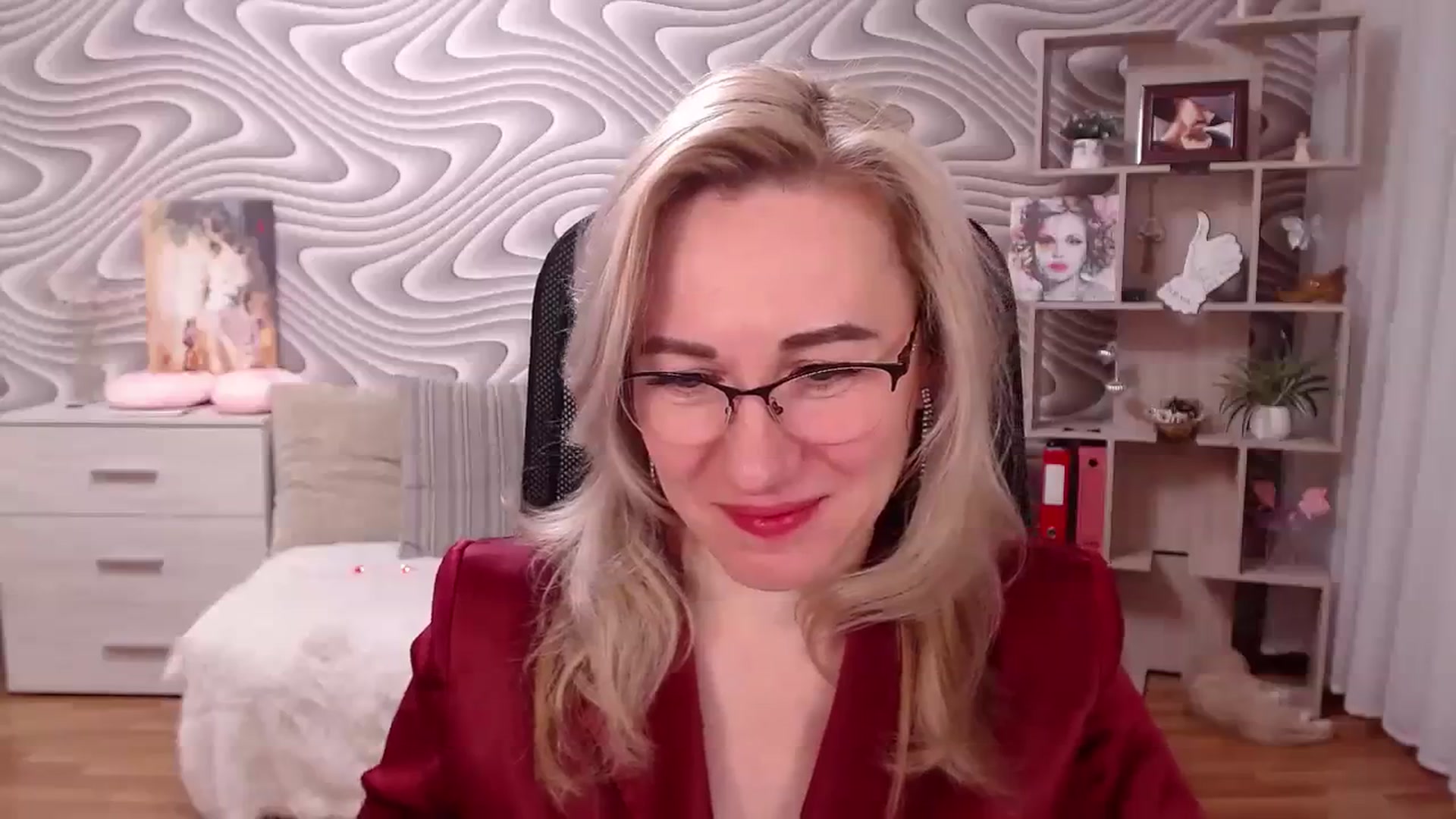 Gallery image thumbnail from SvenIsolde's myfreecams stream on, 12/25/2023, 17:07 image 4 of 20