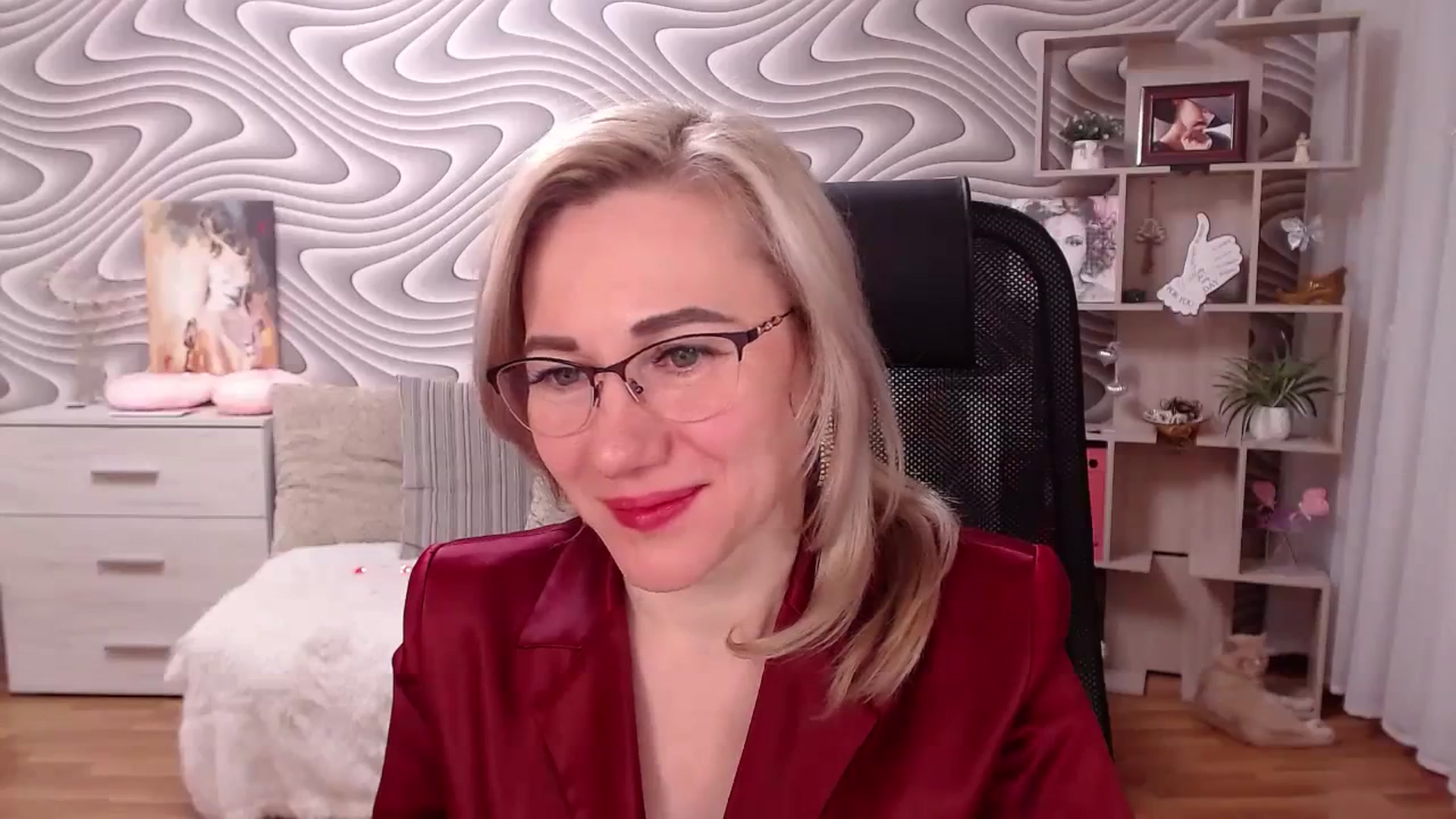 Gallery image thumbnail from SvenIsolde's myfreecams stream on, 12/25/2023, 17:07 image 18 of 20