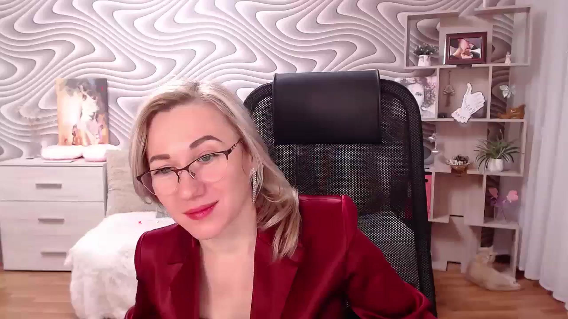 Gallery image thumbnail from SvenIsolde's myfreecams stream on, 12/25/2023, 17:07 image 16 of 20
