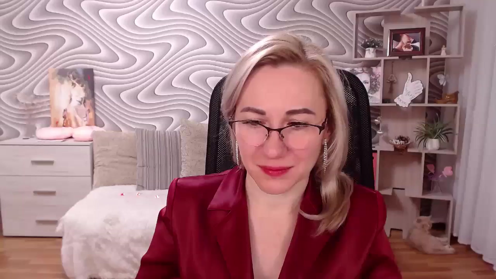 Gallery image thumbnail from SvenIsolde's myfreecams stream on, 12/25/2023, 17:07 image 17 of 20