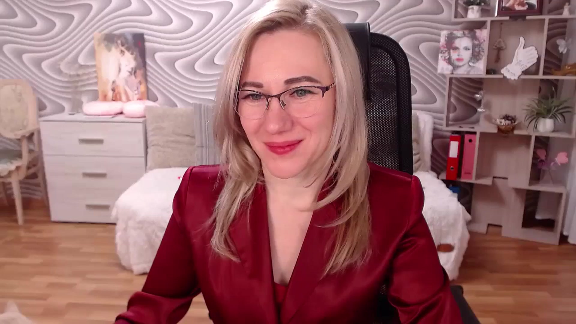 Gallery image thumbnail from SvenIsolde's myfreecams stream on, 12/25/2023, 18:06 image 7 of 20