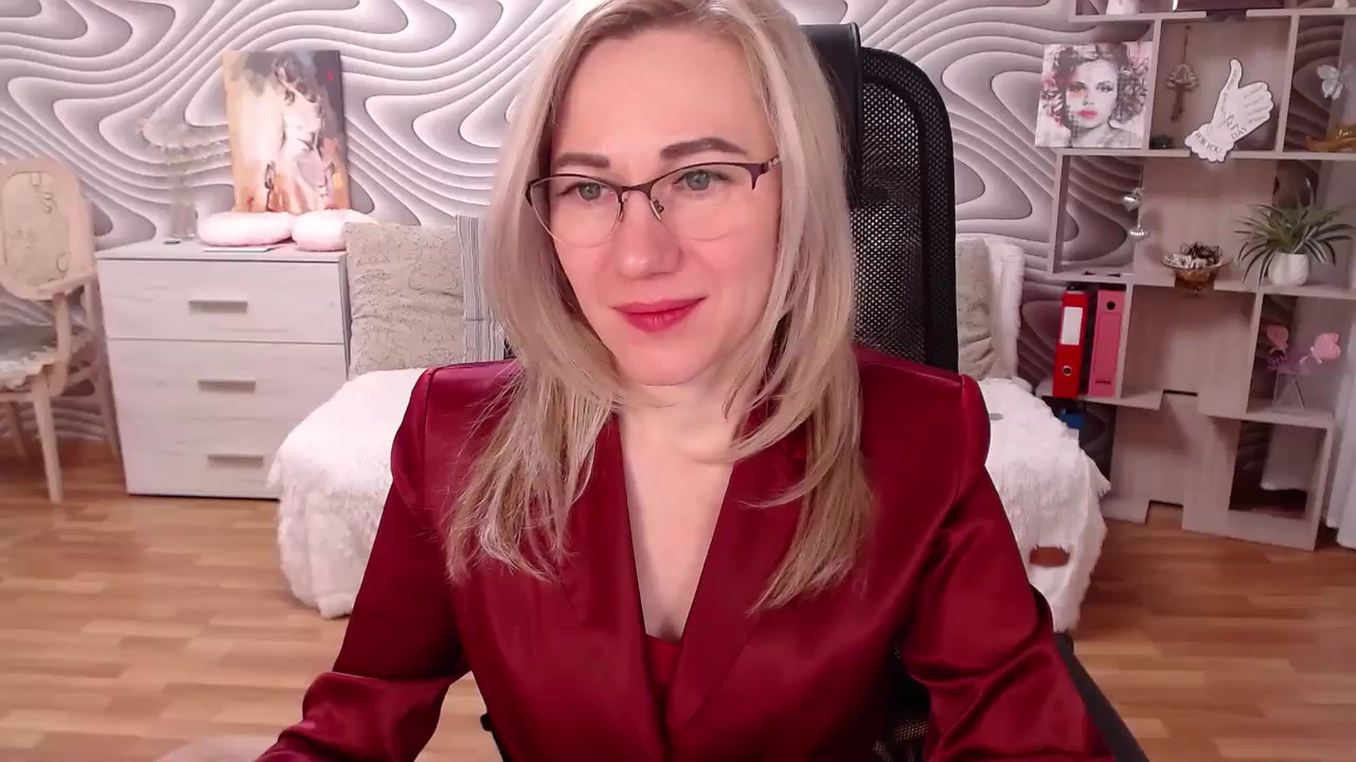 Gallery image thumbnail from SvenIsolde's myfreecams stream on, 12/25/2023, 18:06 image 18 of 20