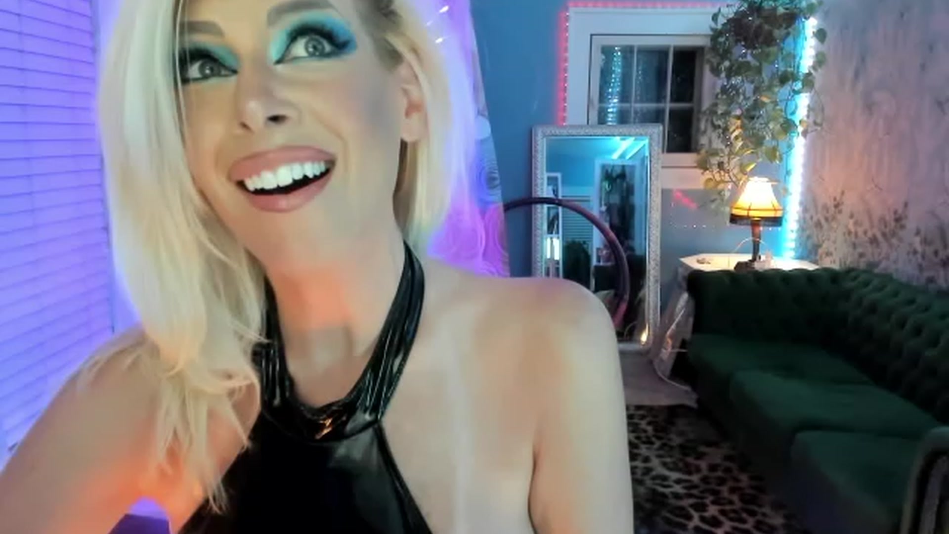 Gallery image thumbnail from SvetlanaSnow's myfreecams stream on, 06/04/2023, 07:06 image 1 of 20