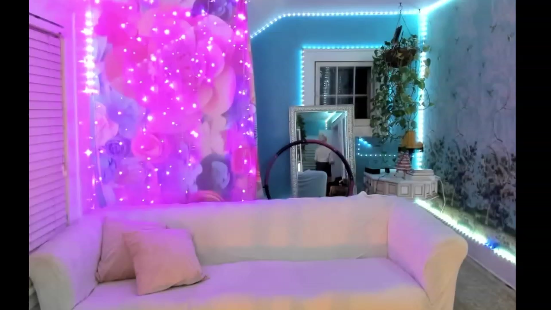 Gallery image thumbnail from SvetlanaSnow's myfreecams stream on, 07/03/2023, 07:14 image 2 of 20